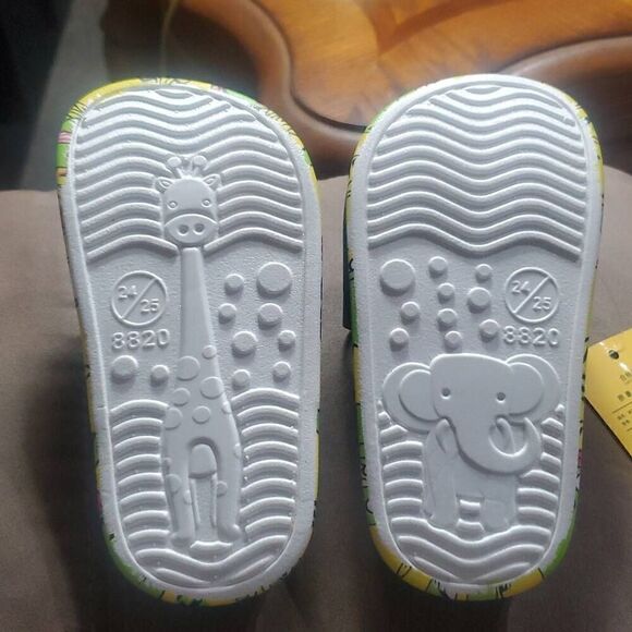 NWT SHO SLIP ON DINOSAUR SLIDES - Picture 5 of 5